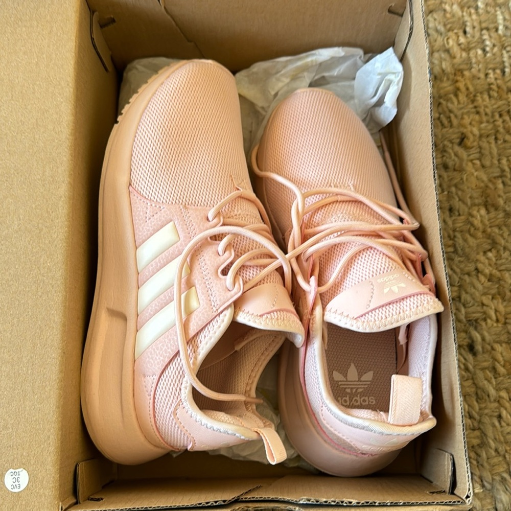 Kids Adidas Sneakers 5.5